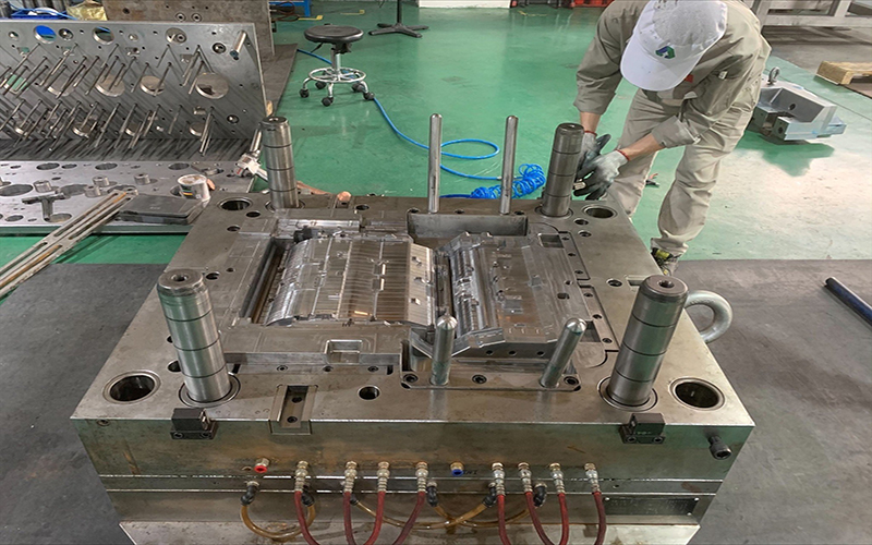 Công ty chế tạo khuôn mẫu VMC Việt Nam