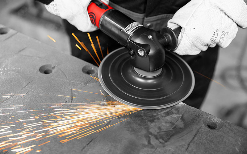Máy mài góc khí nén thường sử dụng để mài các loại chi tiết, vật liệu