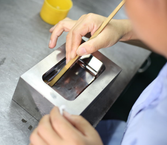 Top loại đá mài dầu, đá đánh bóng thông dụng nhất trong ngành đánh bóng khuôn mẫu